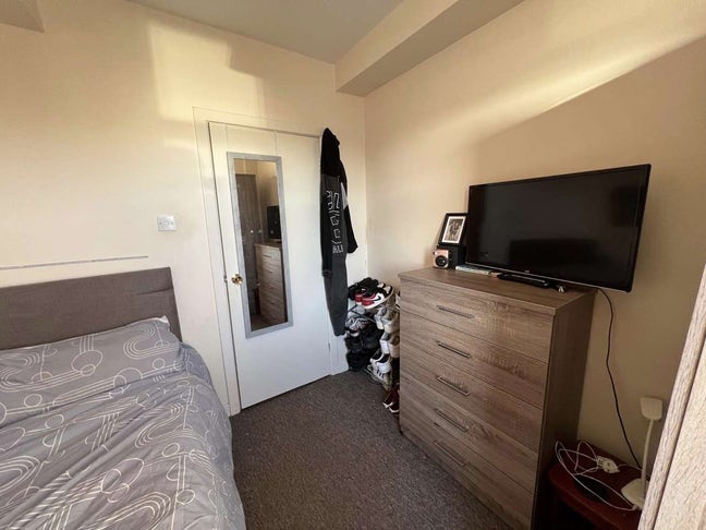 Room for rent, 2 Bed flat in centre of Paisley Main Photo