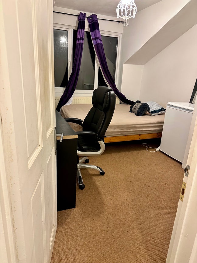 A Spacious Double Room for Rent.  Main Photo