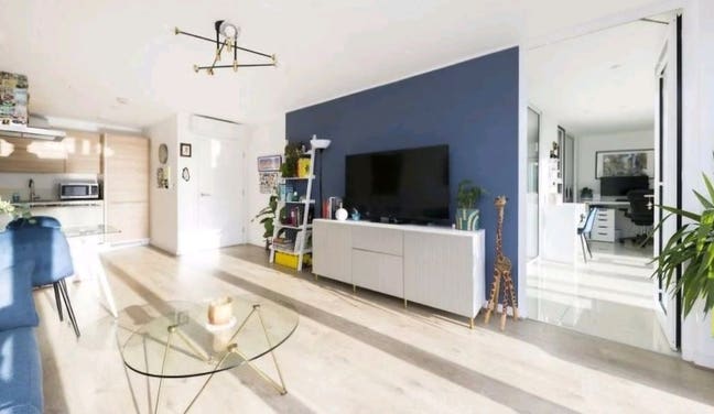 Large Ensuite Room 20 minutes to Central London Main Photo