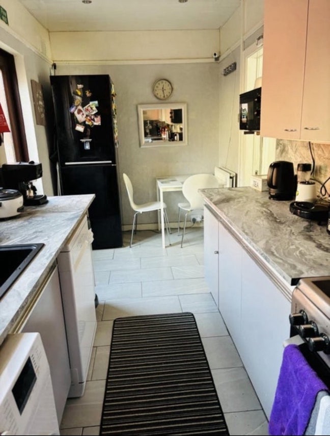 Cosy rooms by LFC  L5 weekly  payment  &pound;24 per day Main Photo