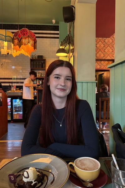 Room wanted for friendly professional female  Main Photo