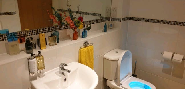 Modern En-Suite Bedroom with Garden & Parking  Main Photo