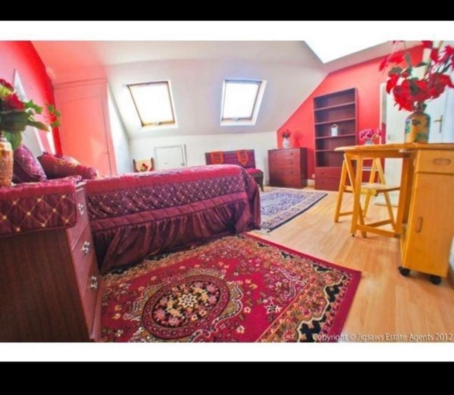 Large, Fully Furnished Studio Flat Main Photo