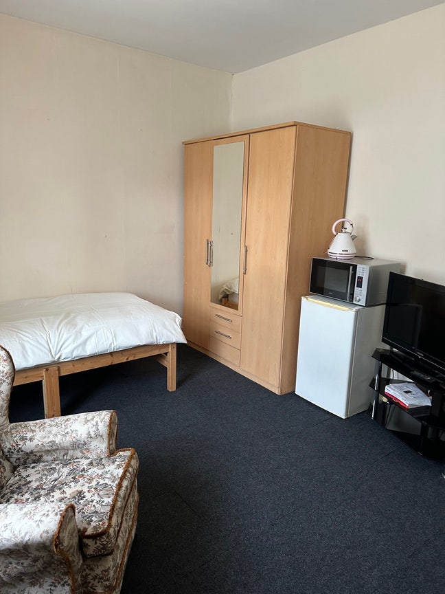 Large Double Room Main Photo
