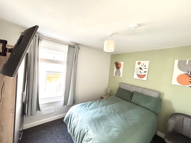 Spacious rooms in central location Main Photo