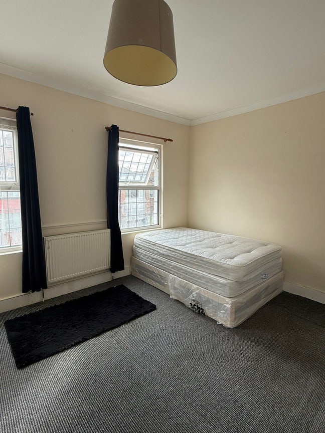 Double Room in Streatham :) Main Photo