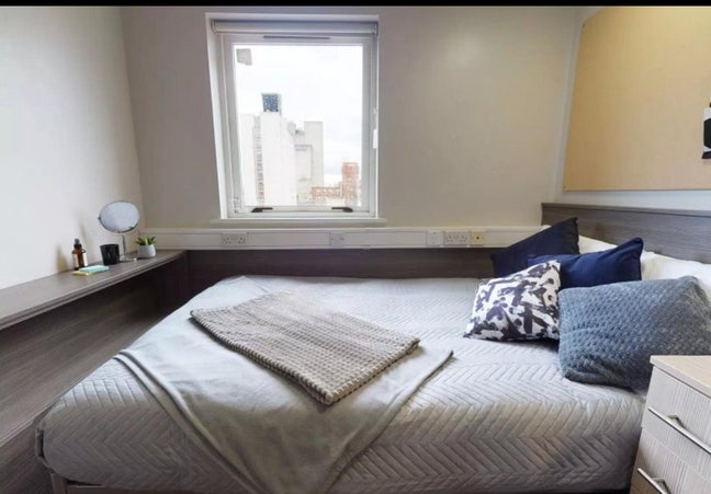 Tenancy takes over from £233 to £182 discount  Main Photo