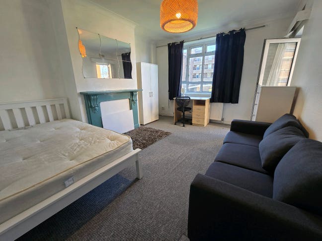 Exceptional Rooms Available – Fulham, SW6, London Main Photo