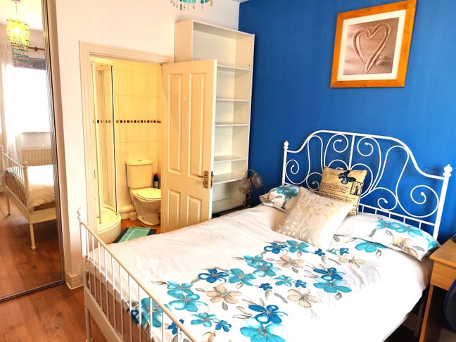 🎉🎉🎉Double Room with En-suite Available Now Main Photo