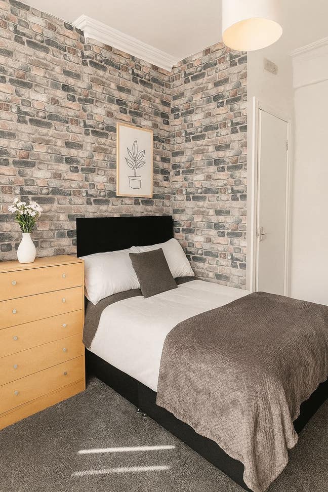 🏡 Stunning Ensuite Room Available - Longton Main Photo