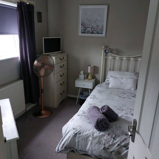 Clean, Comfy room, welcoming quiet relaxing home. Main Photo