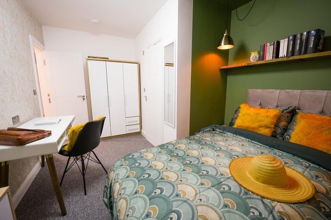  Double  room  with  en-suite  BS16  Main Photo
