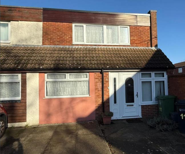 Fully Furnished Double Room - Bills Included Main Photo