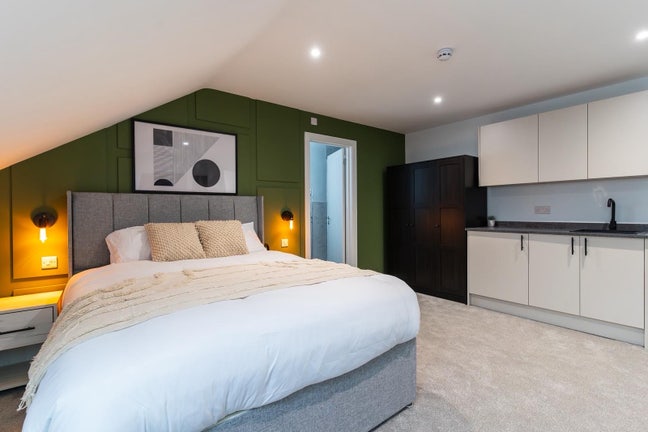 Modern En-suite Kitchenettes in professional HMO  Main Photo
