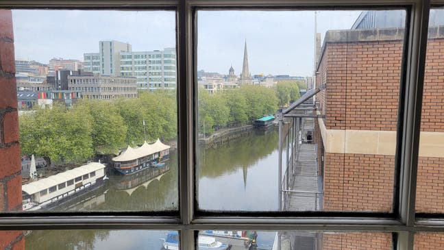 BS1 Double £790 — Harbourside, extra elec parking Main Photo
