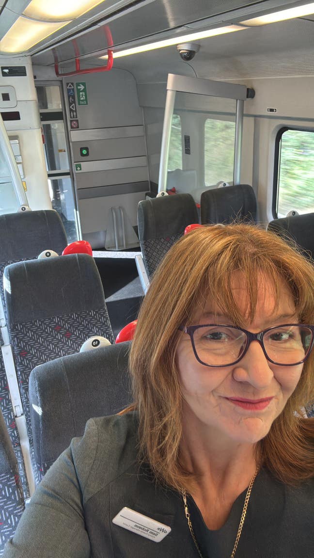 Mon to Fri  Main Photo