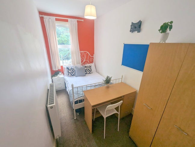 ** Lovely Rooms JQ & City Centre! No Bills to Pay! Main Photo
