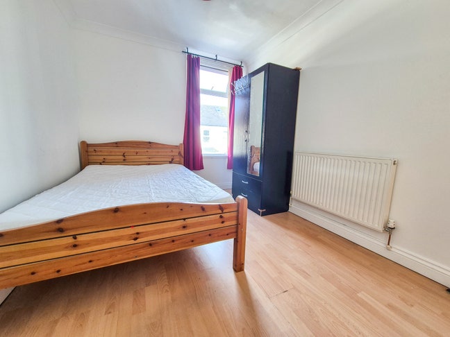 Cosy Double Room - Moy Rd - All Bills Included Main Photo