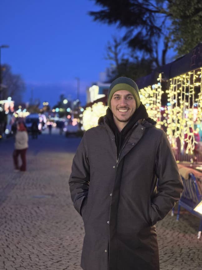 Professional seeking room in Newport Main Photo