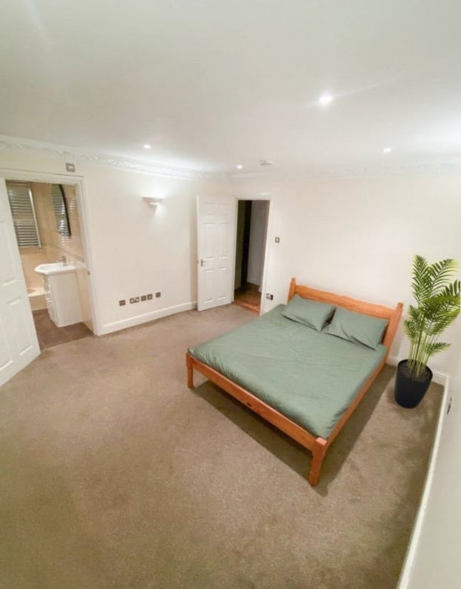 2 Double Rooms in Greenwich (Couples Welcome)  Main Photo