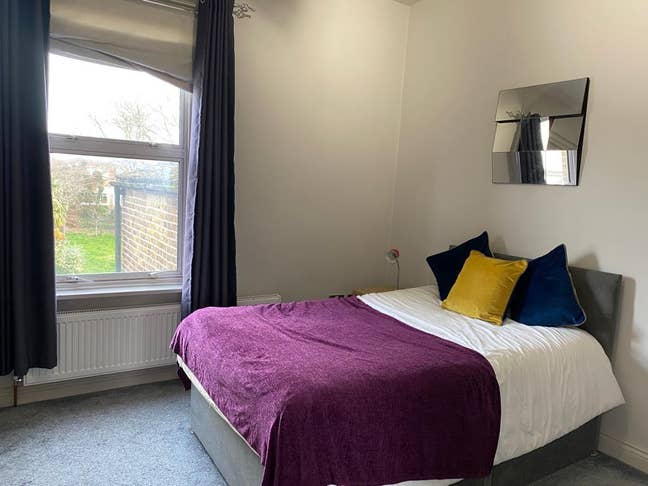 Garden facing Double en-suite bedroom Main Photo