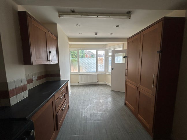 Large Room to rent  Main Photo