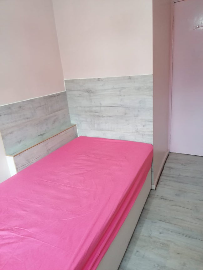 Single Room available Main Photo