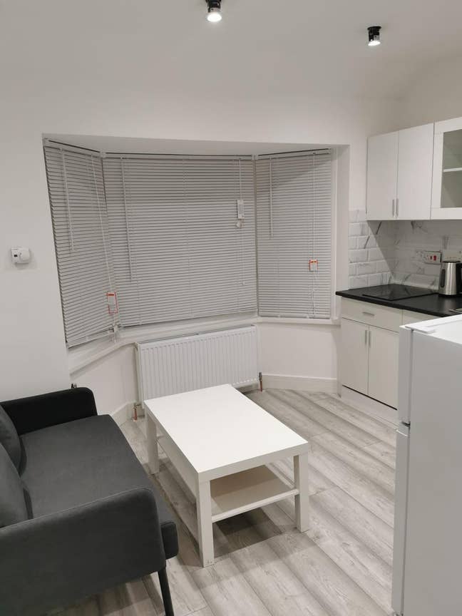 Lovely studio to rent, N9  Main Photo