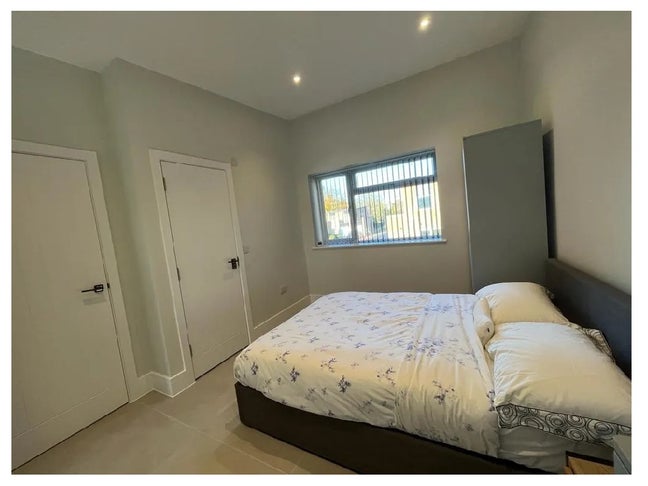 Spacious Room 2-Minute Stroll Addenbrooke's. Main Photo