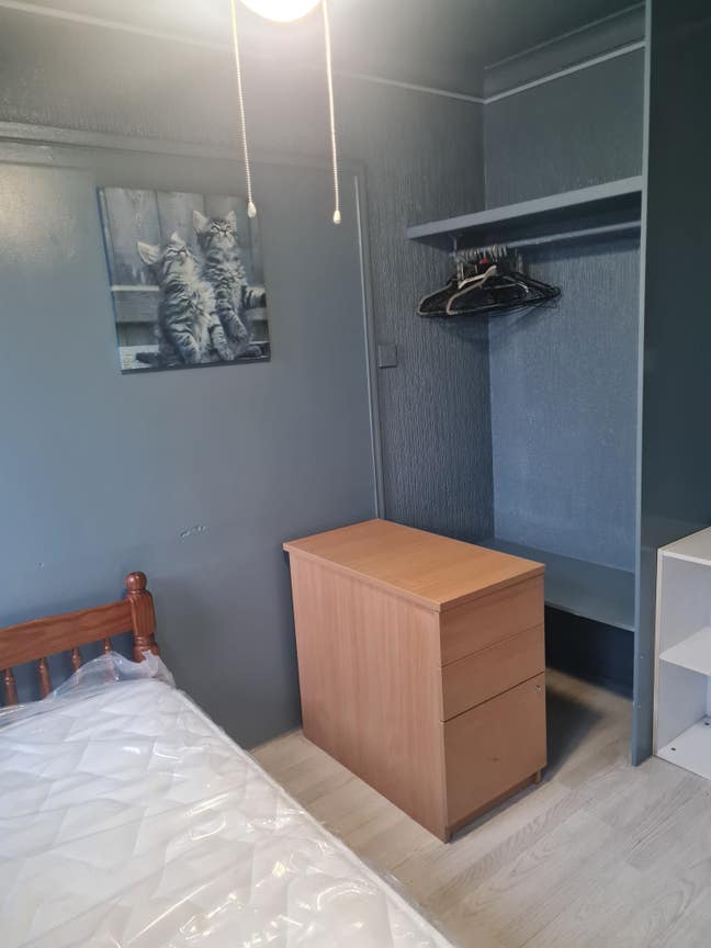 En-suite room with kitchenette and private parking Main Photo