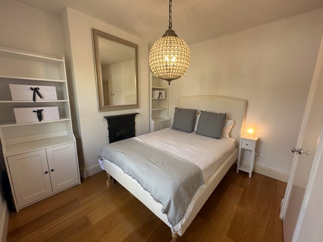 Ensuite Bedroom | Canary Wharf Main Photo