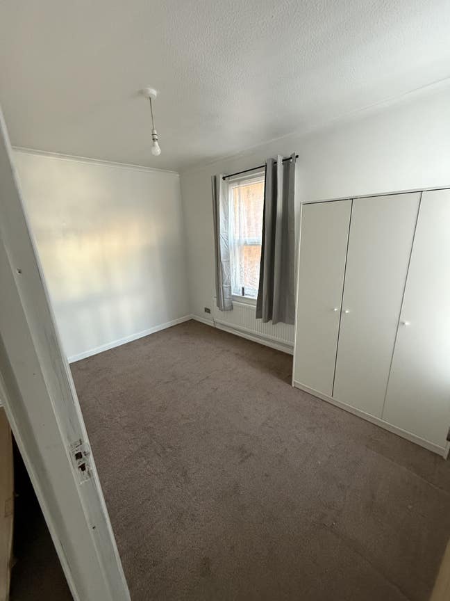 2 Rooms to rent Main Photo