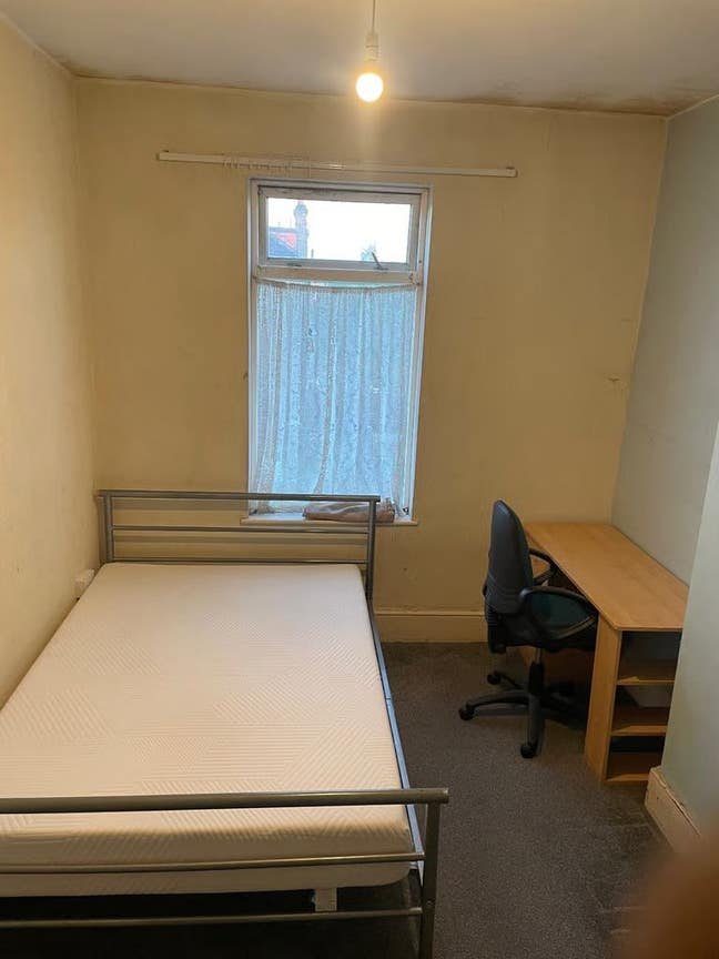 2 Double Rooms Available – IG3 Main Photo