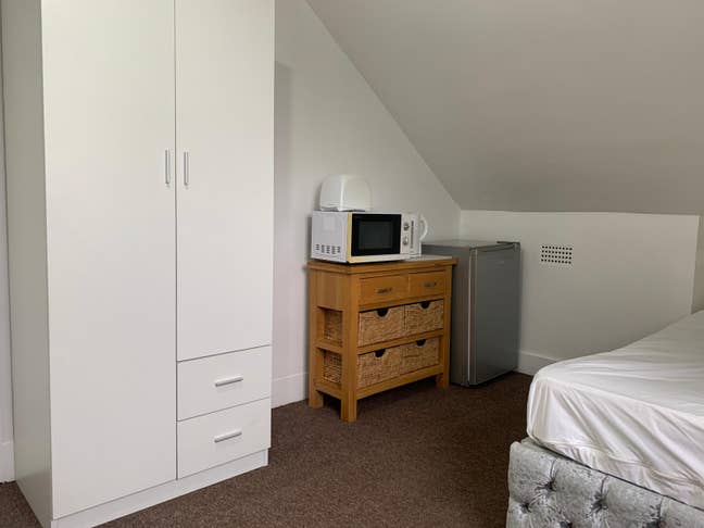 Small room in attic  Main Photo