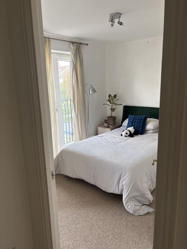 Spacious double 🌞 in house with garden + parking  Main Photo