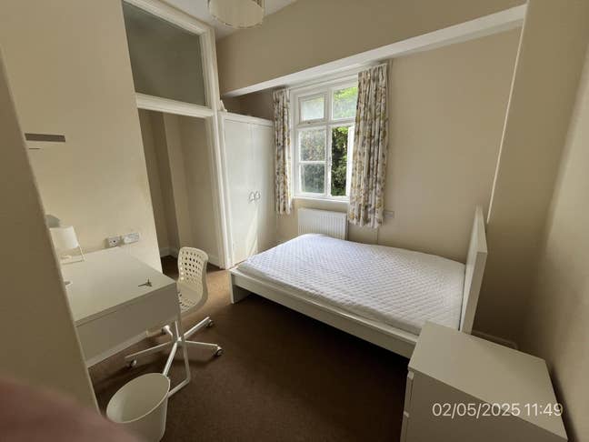 Great room with ensuite WC & basin Denmark Road  Main Photo
