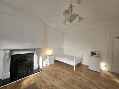 Large Double Room and Single Room Main Photo