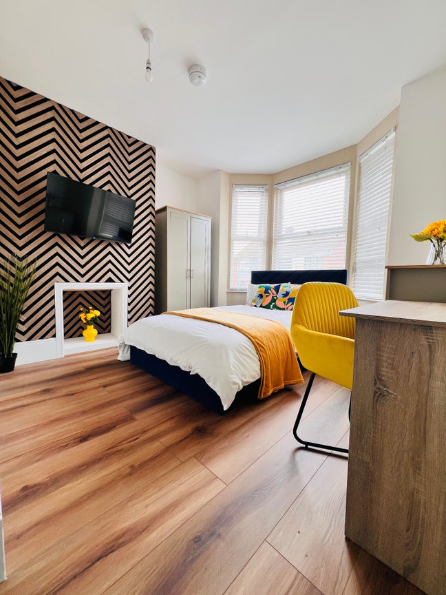 Not your average house share! Close to hospital  Main Photo