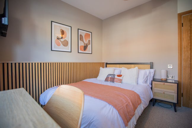Luxury En-Suite for Couples! No Deposit Option Main Photo