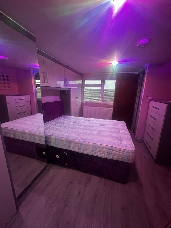 Studio Room to Let – East Ham Main Photo