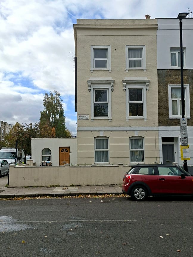 Flat in Hornsey Road, Finsbury park Main Photo