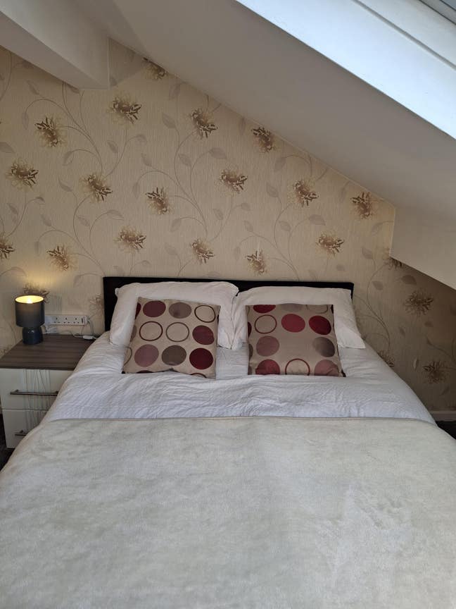 Luxury Room (All bills included) Main Photo