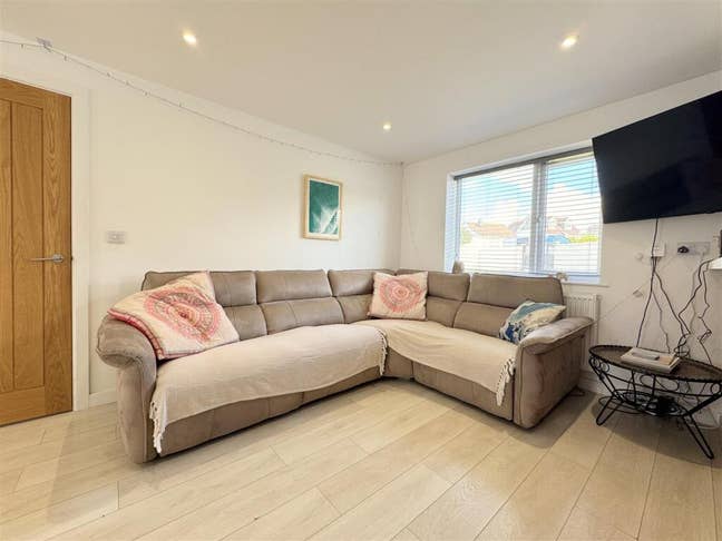 Bright, Modern Home near Porth Beach Main Photo