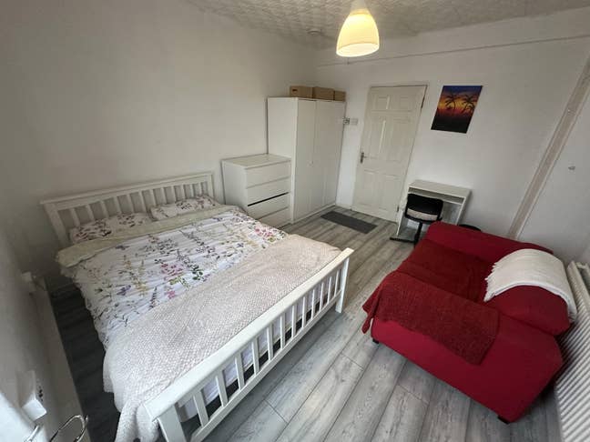 Spacious Room – Hackney Central, LGBT-Friendly Main Photo