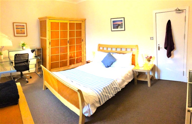 Big double room & es single room, town centre Main Photo