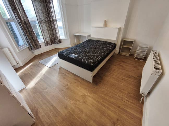 Huge Double Room in Arnos Grove - 1 Min Station Main Photo