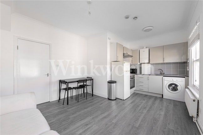 Room available in 3-bed flat Main Photo