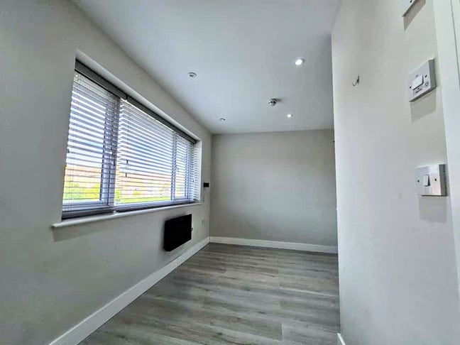DSS-Studio Flat Available in Northolt Ealing UB5 Main Photo