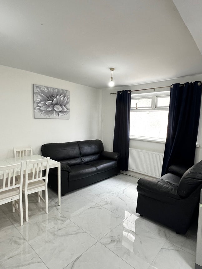 All female house, one room available Main Photo