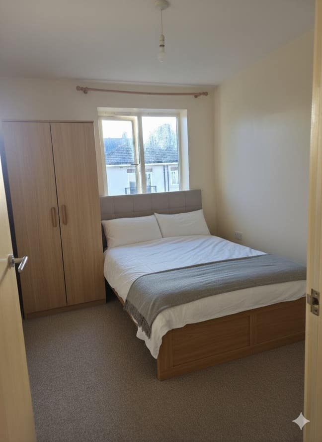 Shared flat in front of Rail Station Main Photo